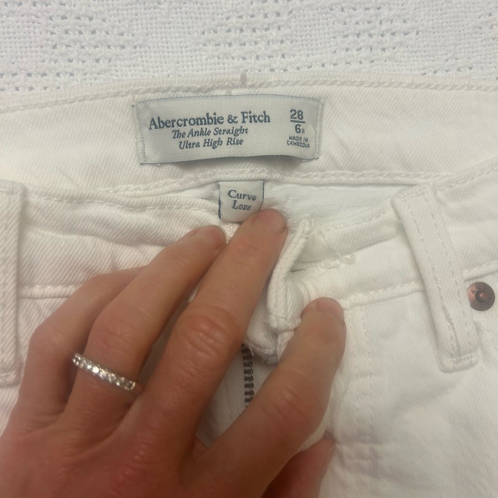 Abercrombie & Fitch White Ankle Cropped Jeans